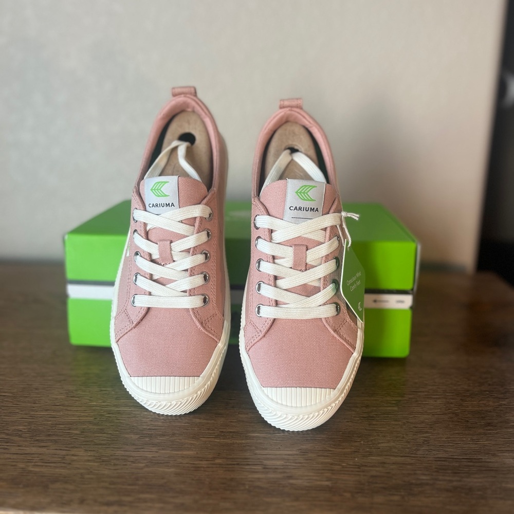 Cariuma Women's Sneakers in Pink and White